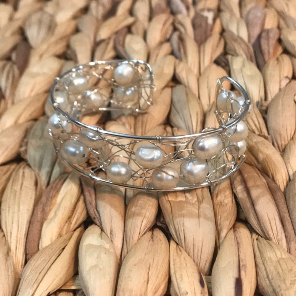 Sterling silver bracelet with pearls